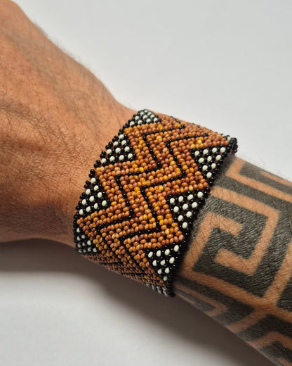Pulseira de Miçanga Preta Branca e Bege Povo Waura