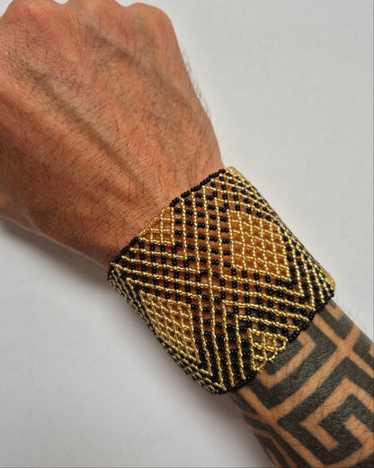 Pulseira de Miçanga Preta e Dourado Povo Waura