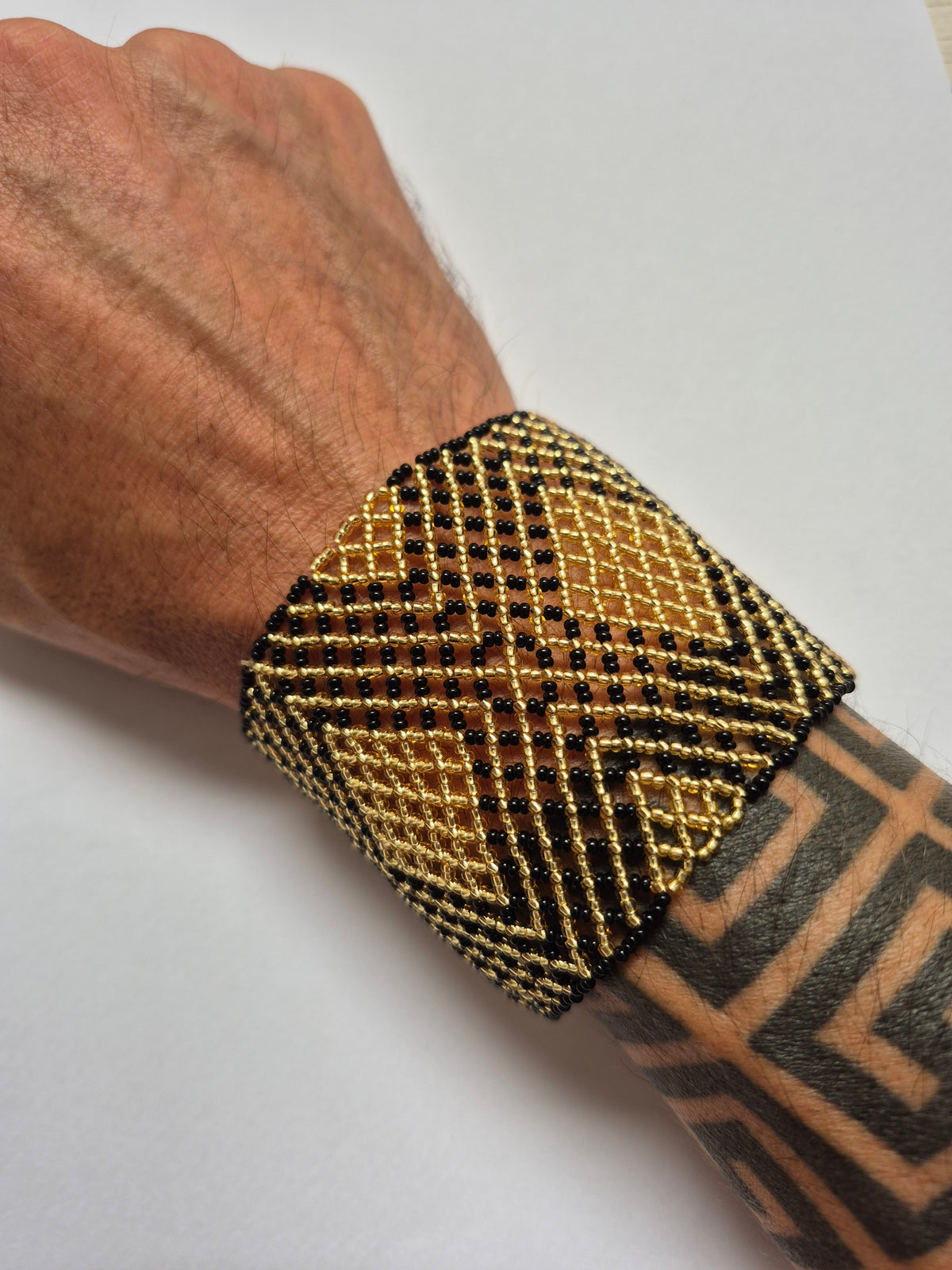 Pulseira de Miçanga Preta e Dourado Povo Waura