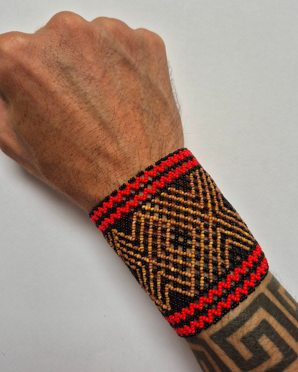 Pulseira de Miçanga Preta e Marrom e Vermelha Povo Waura