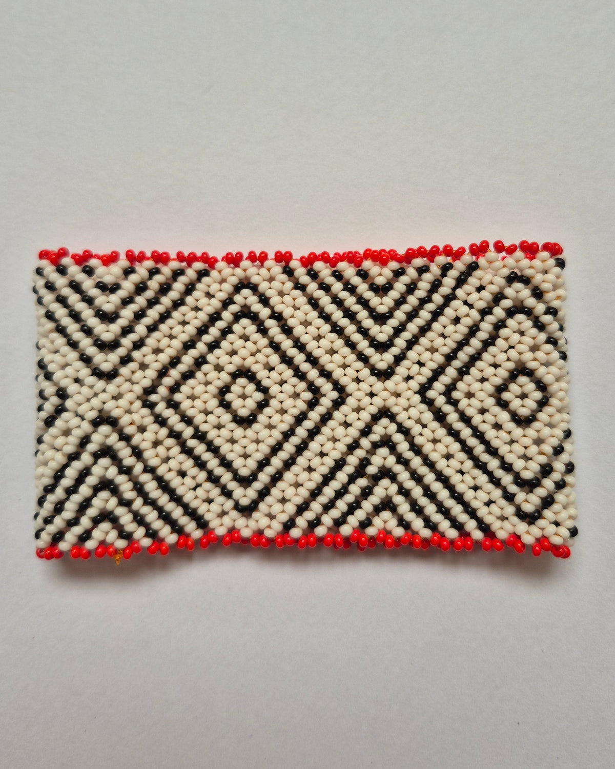 Pulseira de Miçanga Preto Vermelho e Branco Povo Waura