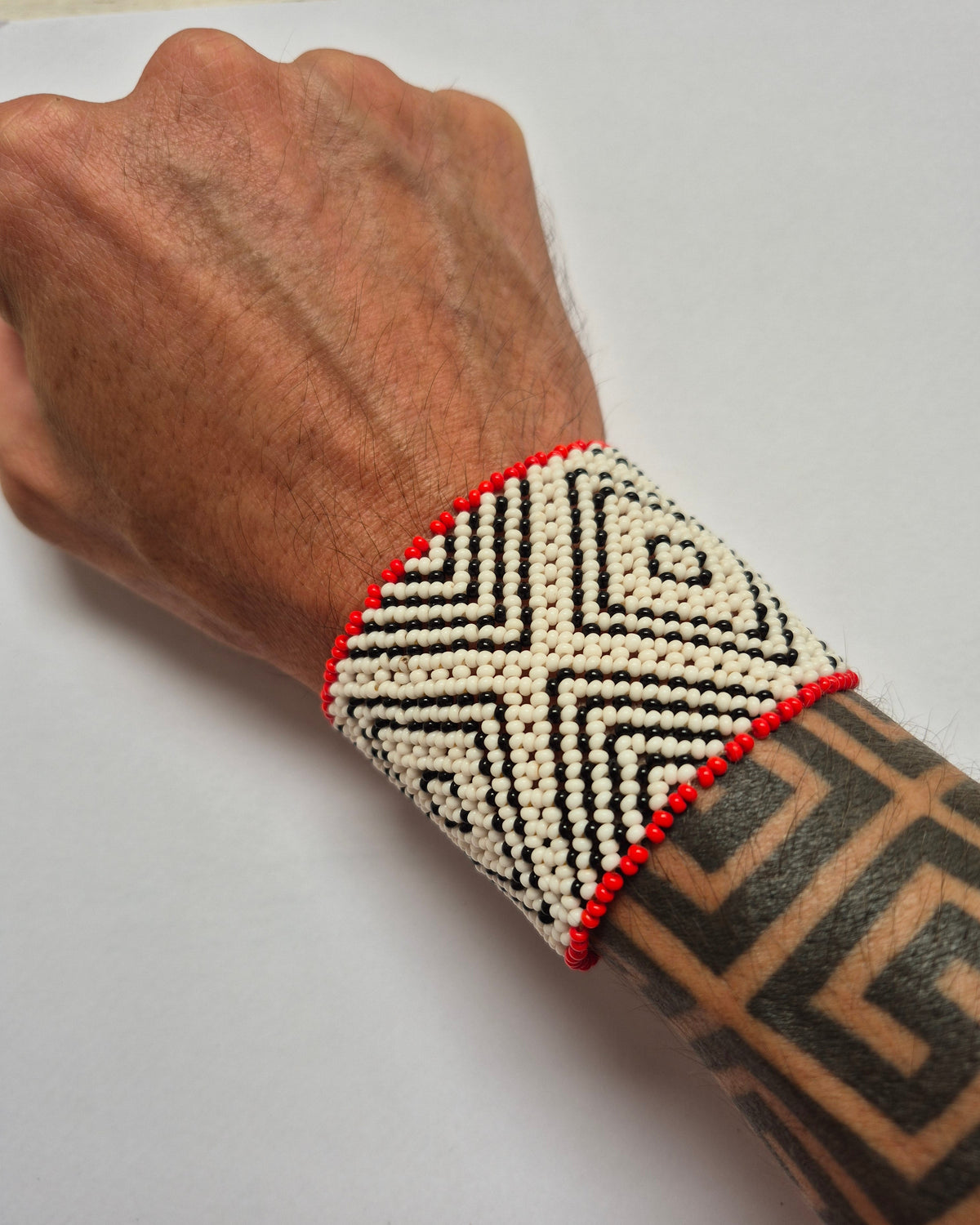 Pulseira de Miçanga Preto Vermelho e Branco Povo Waura