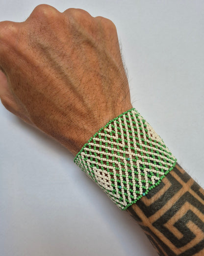 Pulseira de Miçanga Verde e Branco Povo Waura