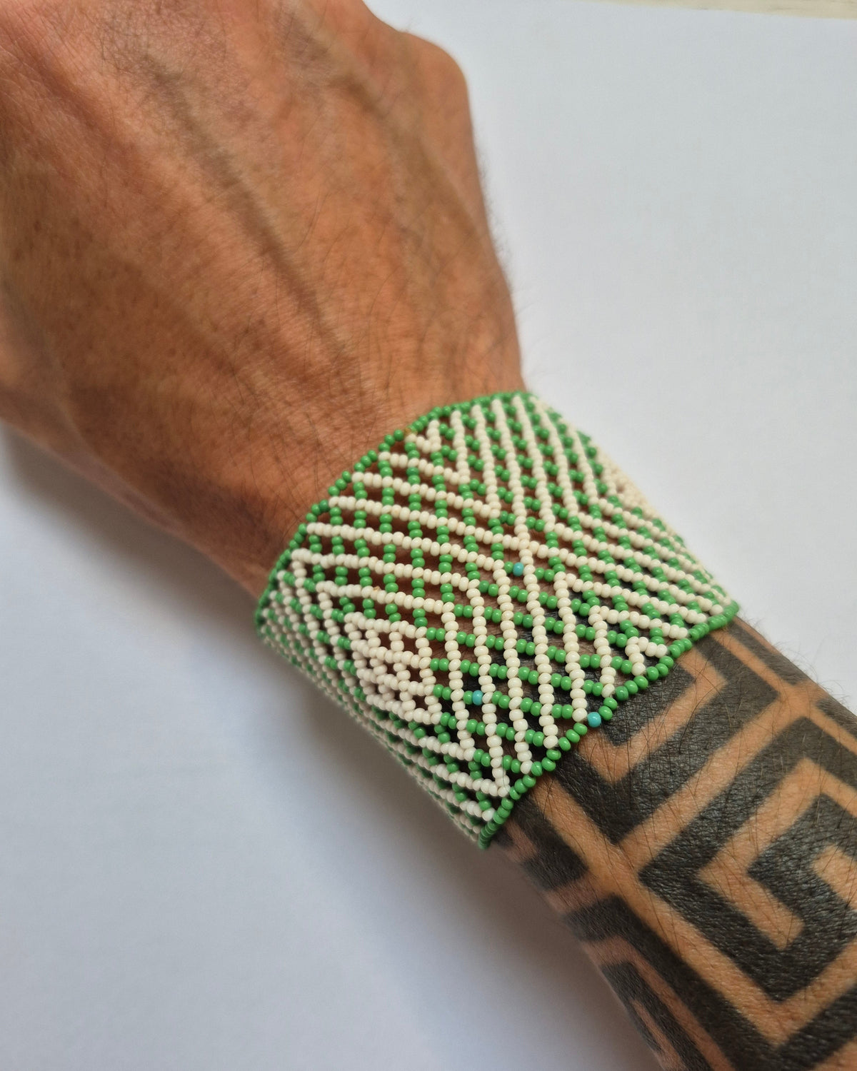 Pulseira de Miçanga Verde e Branco Povo Waura