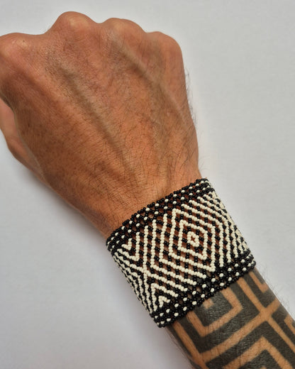 Pulseira de Miçanga Branco e Preta Povo Waura