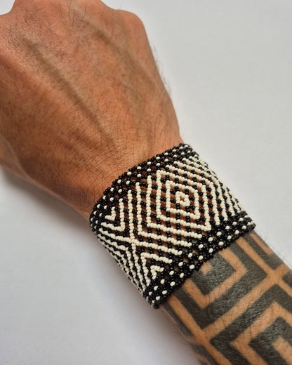 Pulseira de Miçanga Branco e Preta Povo Waura