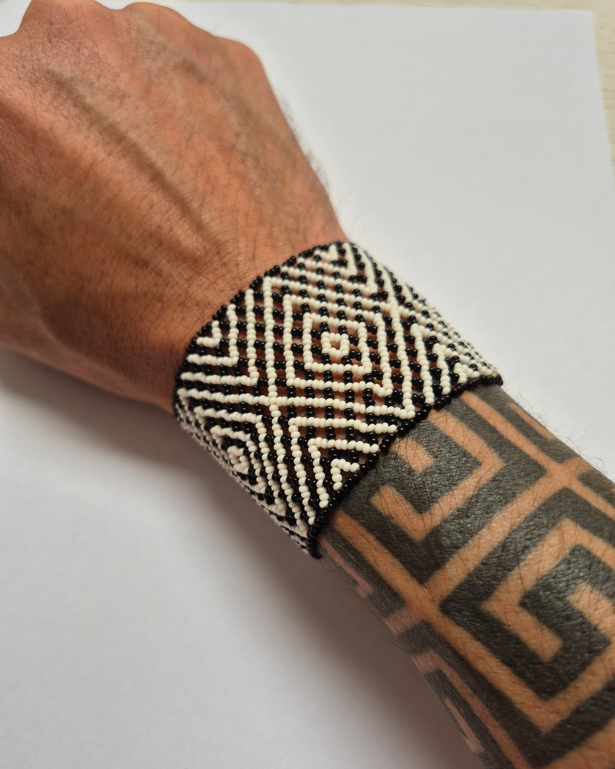 Pulseira de Miçanga Branco e Preta Povo Waura