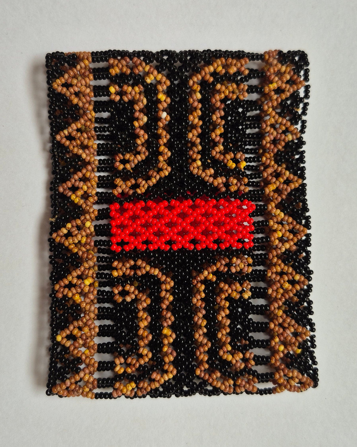 Pulseira de Miçanga Preta e Marrom e Vermelha Povo Waura