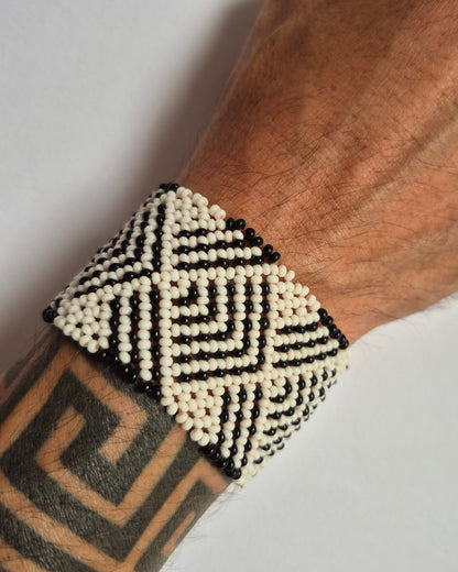 Pulseira de Miçanga Branco e Preta Povo Waura