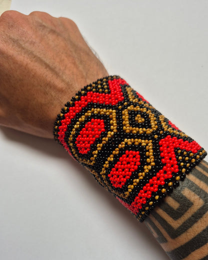 Pulseira de Miçanga Preta Marrom e Vermelha Povo Kamayurá