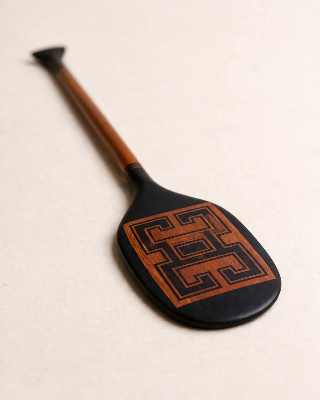 Remo decorativo de Madeira Povo Kayabi