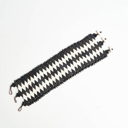Pulseira Indígena de Madeira Itapicuru Branca e Preta Povo Xakriabá