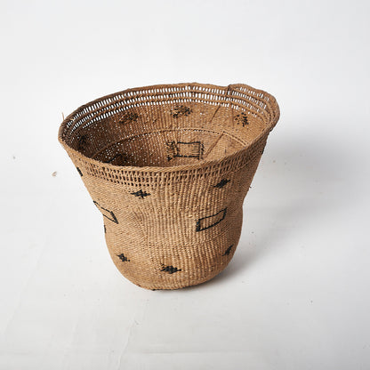 Cesto Indígena Preto e Bege Povo Yanomami