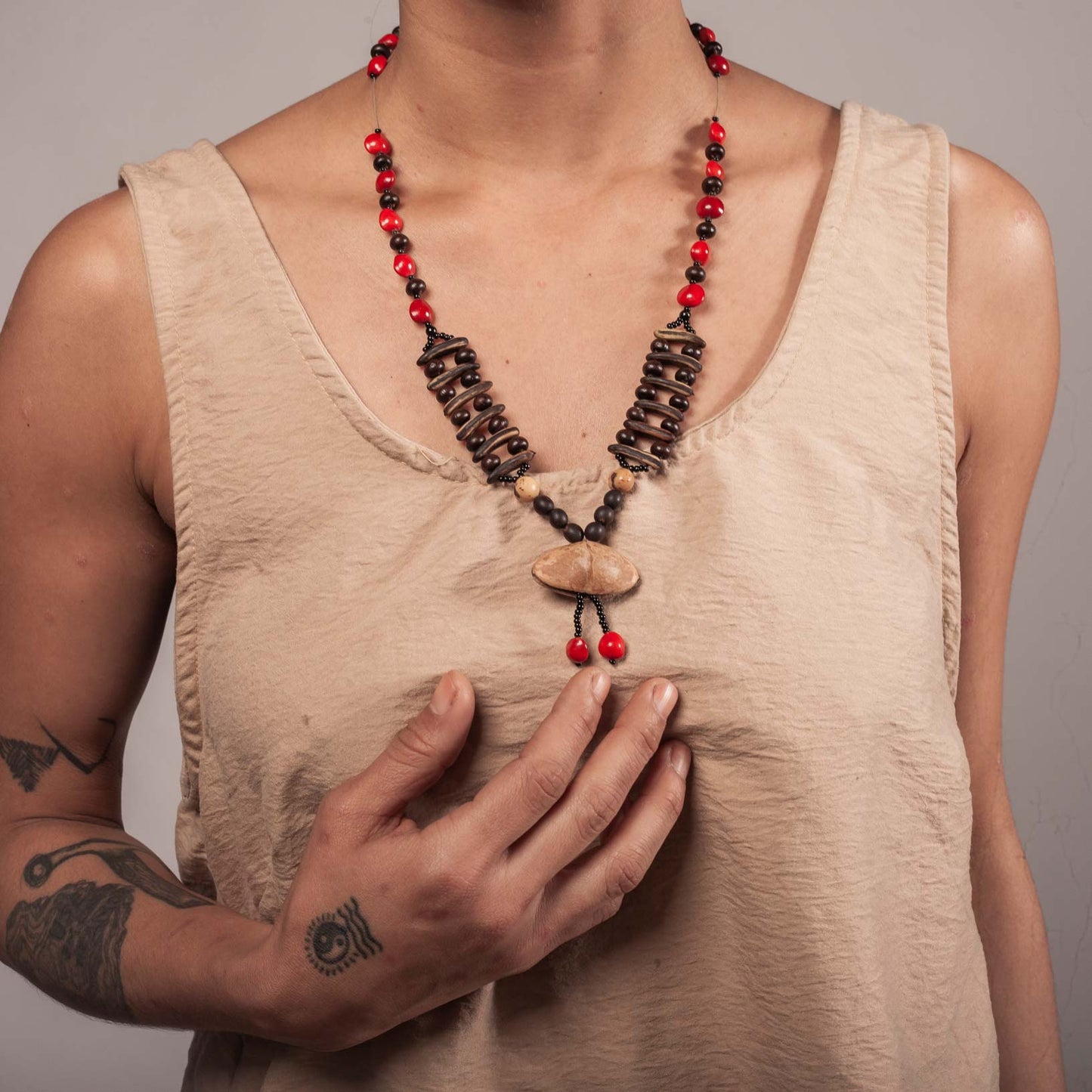 Colar Indígena de Sementes Povo Apiaká