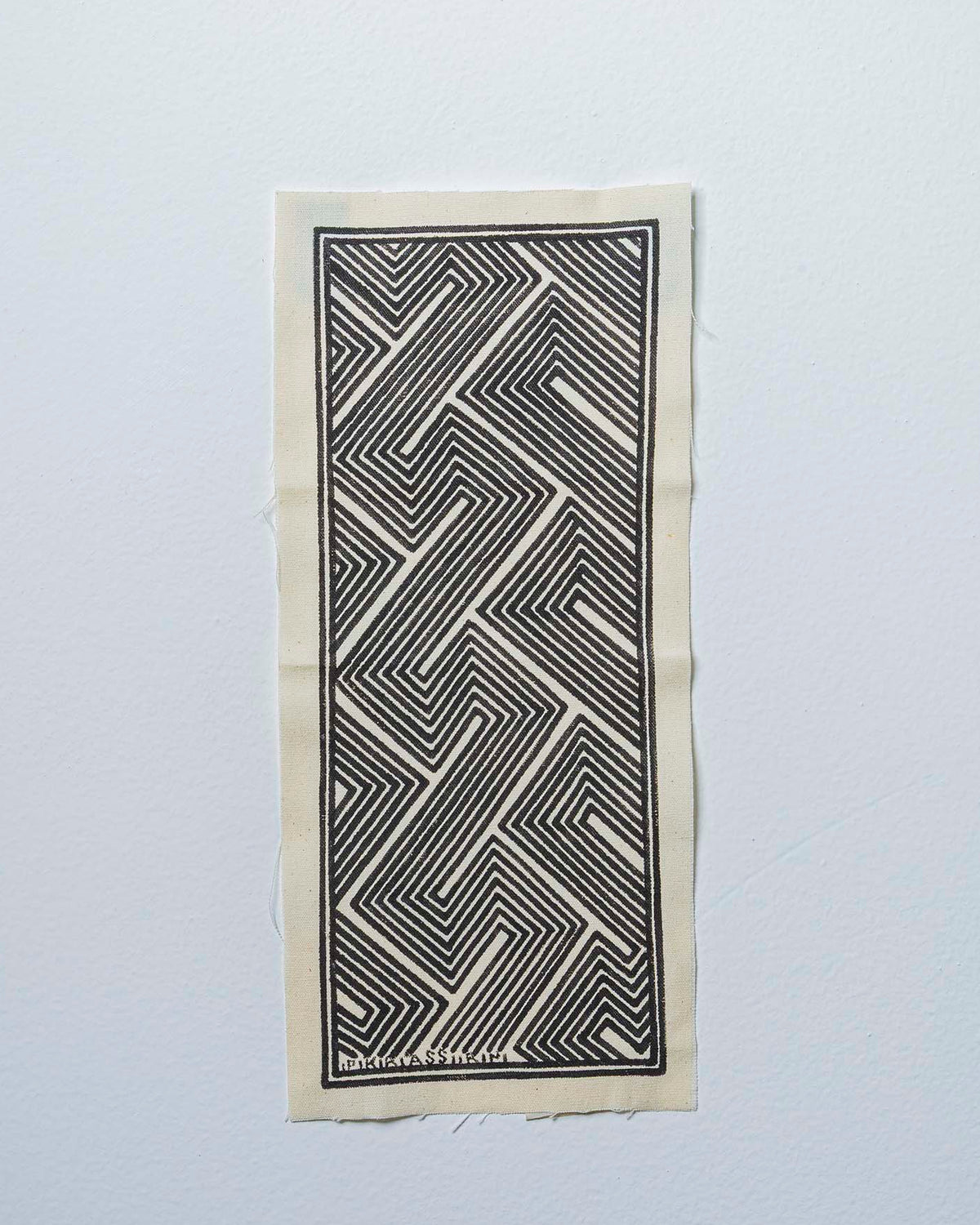 Grafismo em Tecido Preto e Branco Asurini