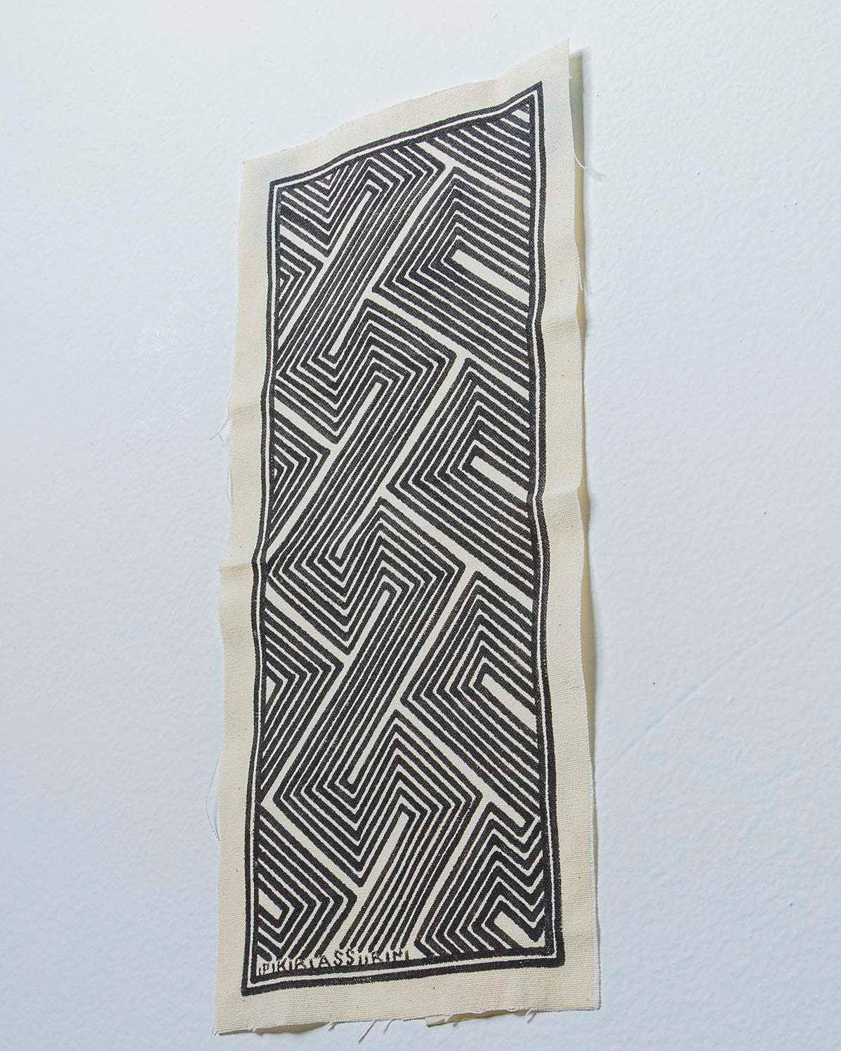 Grafismo em Tecido Preto e Branco Asurini
