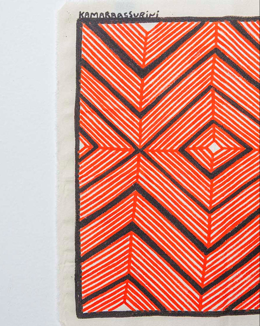 Grafismo em Tecido Preto Vermelho e Branco Asurini