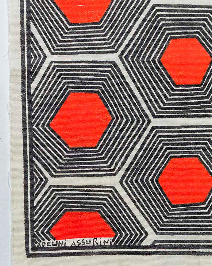 Grafismo em Tecido Preto Vermelho e Branco Asurini