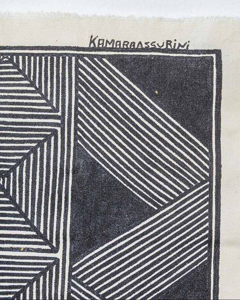 Grafismo em Tecido Preto e Branco Asurini