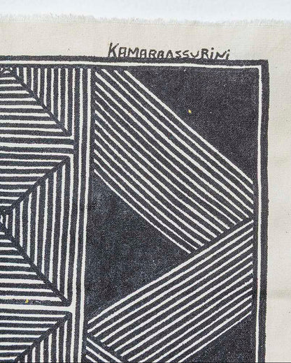 Grafismo em Tecido Preto e Branco Asurini