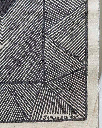 Grafismo em Tecido Preto e Branco Asurini