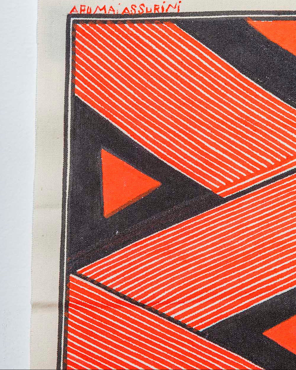 Grafismo em Tecido Preto Vermelho e Branco Asurini