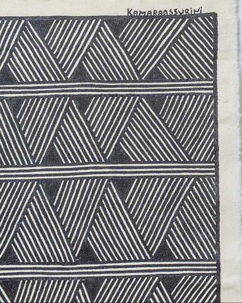 Grafismo em Tecido Preto e Branco Asurini