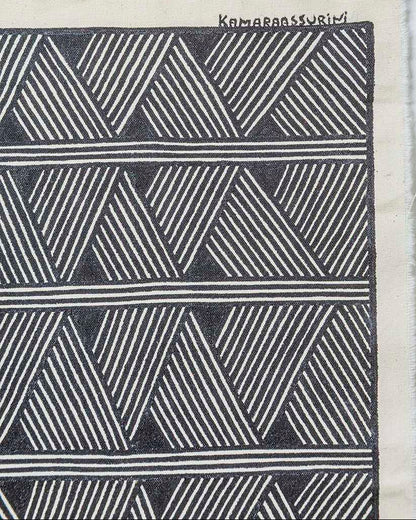 Grafismo em Tecido Preto e Branco Asurini