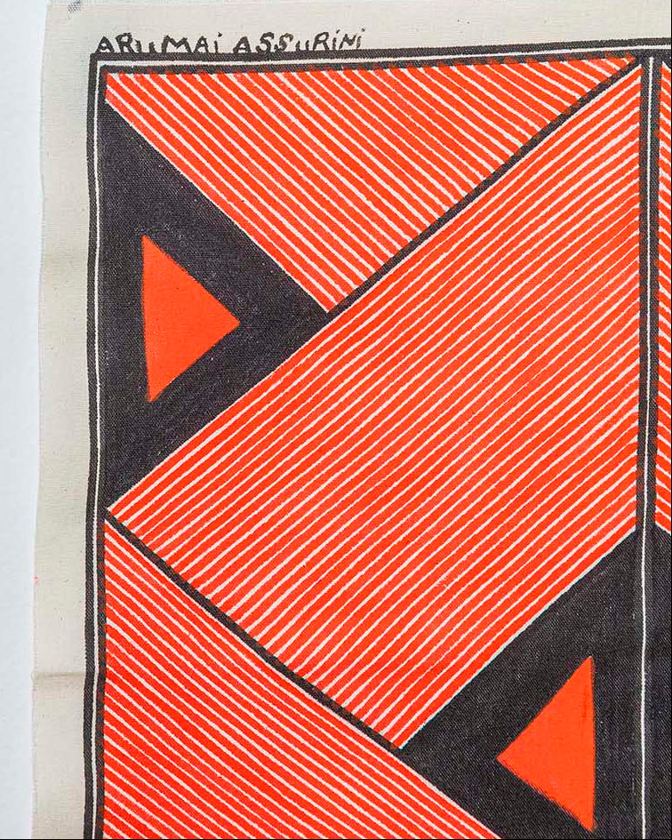 Grafismo em Tecido Preto Vermelho e Branco Asurini