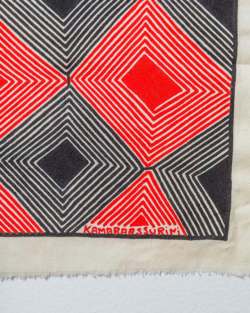 Grafismo em Tecido Preto Vermelho e Branco Asurini