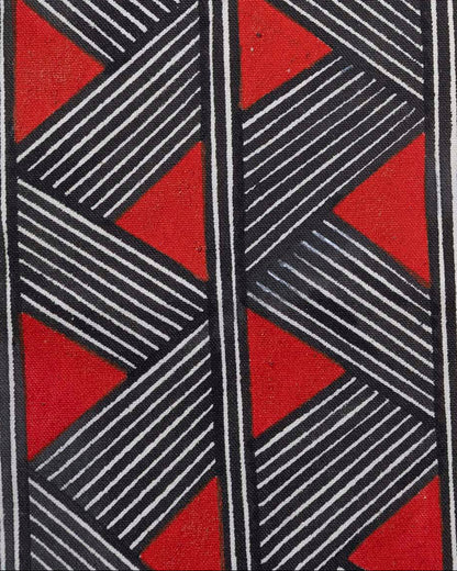 Grafismo em Tecido Preto Vermelho e Branco Asurini