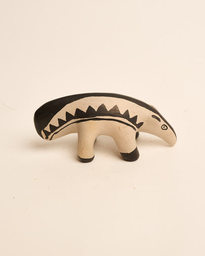 Bichinho de Cerâmica Waura Preto e Bege
