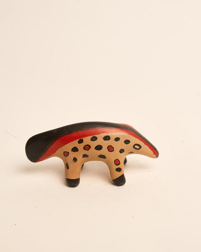 Bichinho de Cerâmica Waura Preto Vermelho e Bege