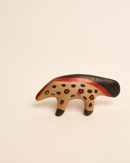 Bichinho de Cerâmica Waura Preto Vermelho e Bege