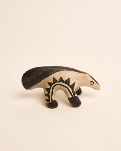Bichinho de Cerâmica Waura Preto e Bege