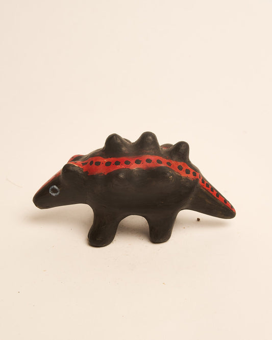 Bichinho de Cerâmica Waura Preto e Vermelho