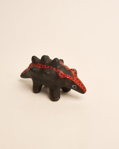 Bichinho de Cerâmica Waura Preto e Vermelho