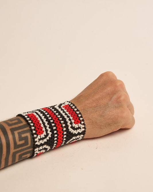 Pulseira de Miçanga Branca, Preta e Vermelha Kamayurá