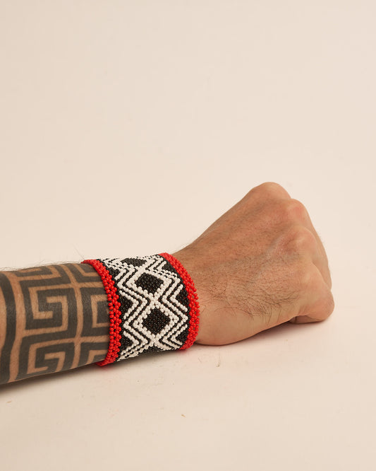 Pulseira de Miçanga Branca Preta e Vermelha Fio Elástico Povo Waura