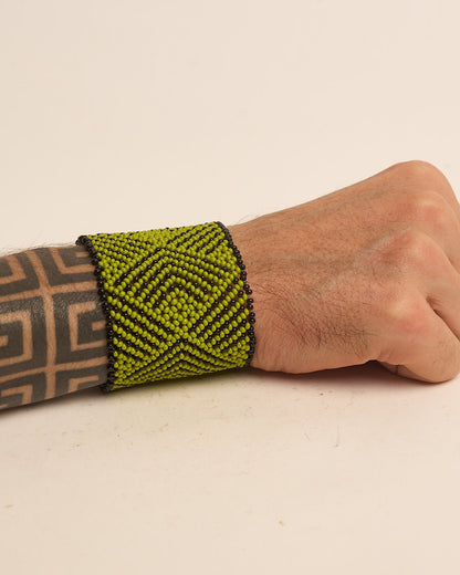 Pulseira de Miçanga Verde e Preto Fio Elástico Povo Waura