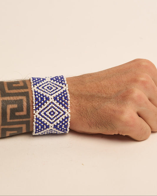 Pulseira de Miçanga Azul e Branca Fio Elástico Povo Waura
