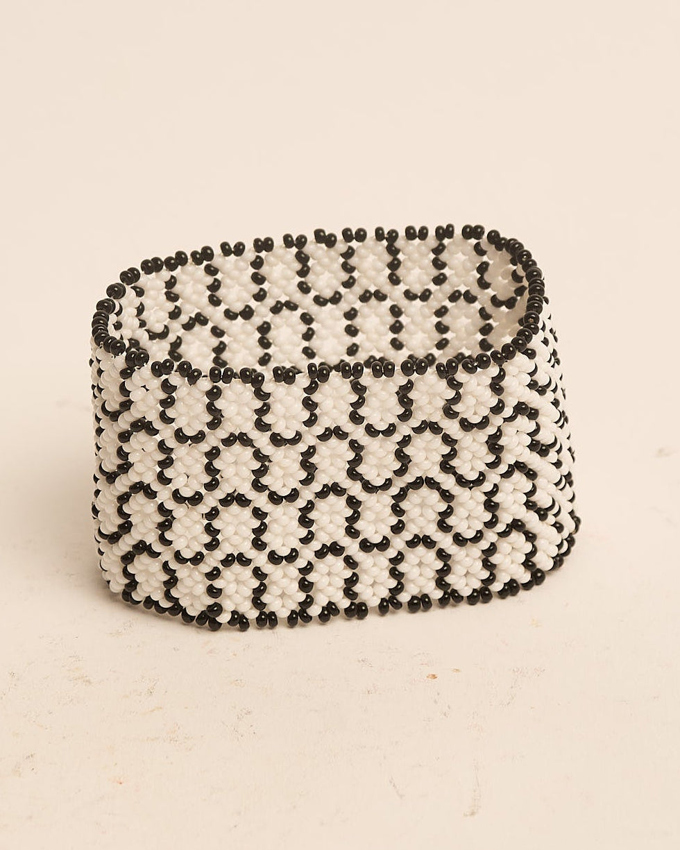 Pulseira de Miçanga Preto e Branco Fio Elástico Povo Waura