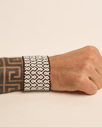 Pulseira de Miçanga Preto e Branco Fio Elástico Povo Waura