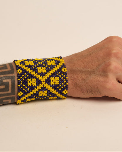 Pulseira de Miçanga Amarela e Azul Fio Elástico Povo Waura