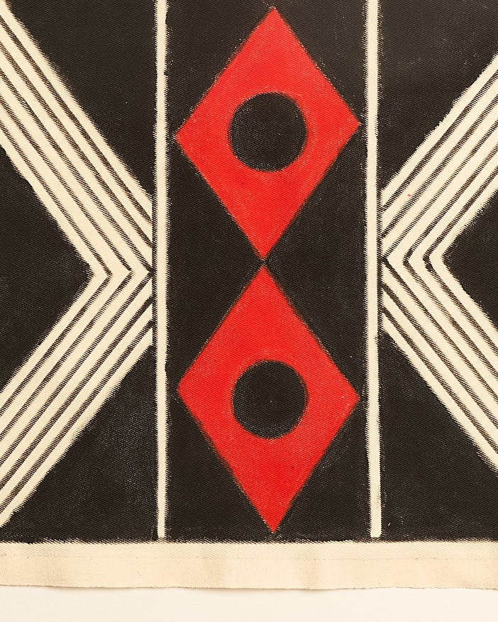 Grafismo em Tela  Preto e Vermelho Povo Yawalapiti