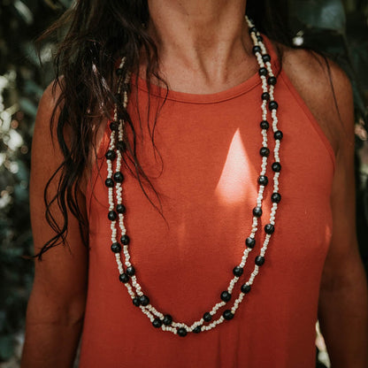 Colar de Sementes Bege e Preto Povo Rikbaktsa