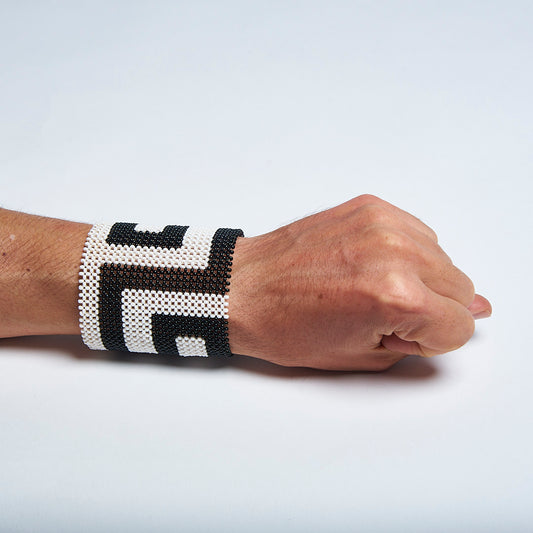 Pulseira de Miçanga Preta e Branca Kayapó