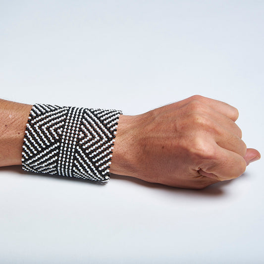 Pulseira de Miçanga Preta e Branca Kayapó