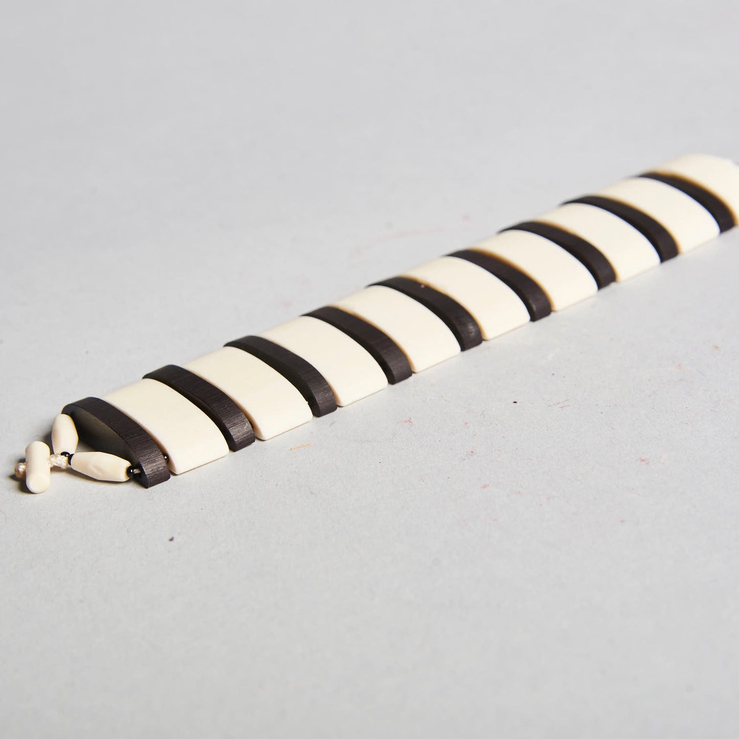 Pulseira indígena Branca e Preta Povo Xakriabá