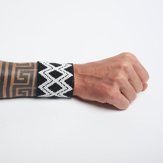 Pulseira de Miçanga Preta e Branca Waura